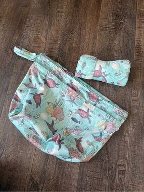 EcoNaps wet dry bag and diaper changing pad